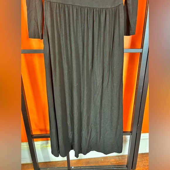🖤 Black Long Sleeve Maxi Dress | Flowy Skirt | Minimalist Classic - Picture 7 of 8